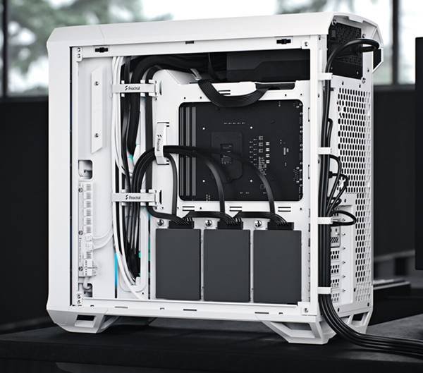 Fractal Design Torrent Compact RGB TG Mid-Tower E-ATX Case